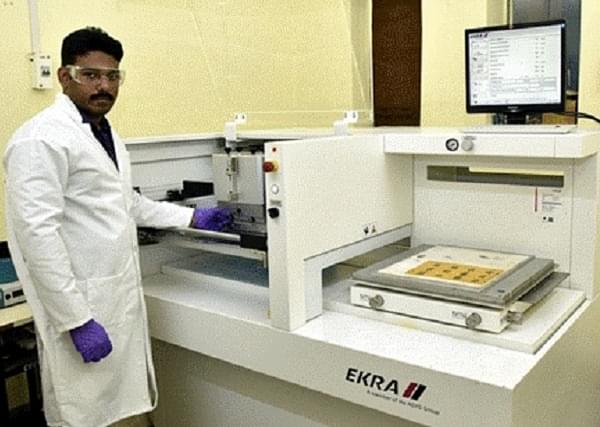 Dr Vinu Mohan in his lab (PIB)