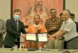 State support agreement for Jewar airport signed in the presence of UP CM Yogi Adityanath (@DhirendraGBN/Twitter)