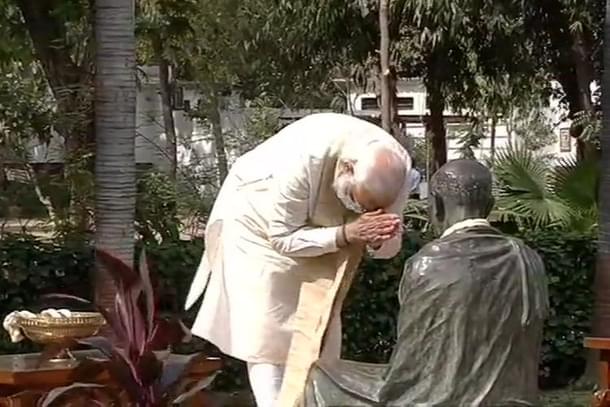 PM Modi at Sabarmati Ashram, Ahmedabad at launch of Amrit Mahotsav of independence (Source: @ANI/Twitter)