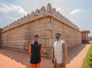 Krishna Devaraya with his son Tirumala Venkata Devaraya