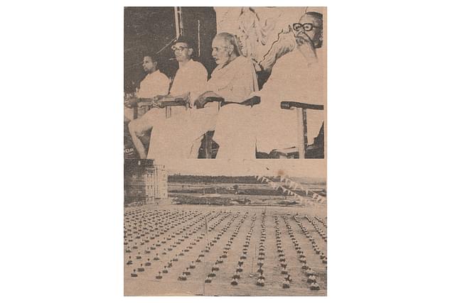 Swami Chidbhavananda Maharaj addressing Swayamsevaks at his Thiruvedakam college, May 1980.
