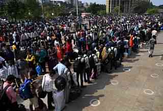 Crowd gathered outside Lokmanya Tilak Terminus in Mumbai (@TOIMumbai/Twitter)