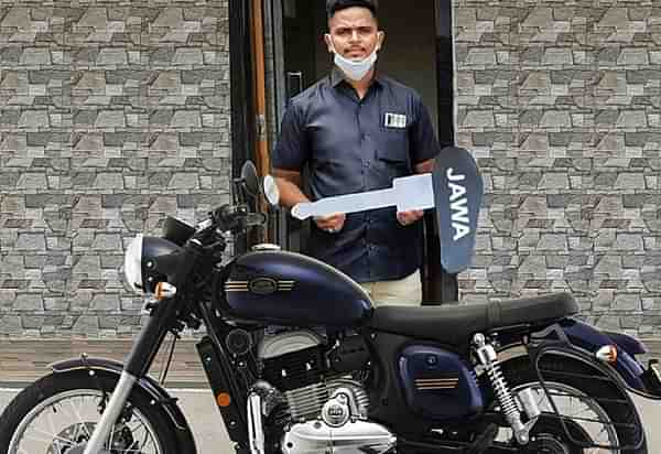 Mayur Shelke with Jawa bike (@jawamotorcycles/Twitter)