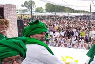 Rakesh Tikait addressing a large meeting in April 2021 amid Covid-19 surge