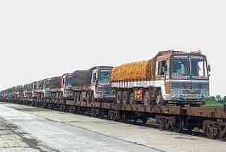 Indian Railway's Roll-On-Roll-Off service carrying trucks (@rajtoday/Twitter)