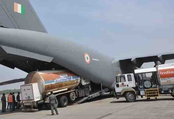 Indian Air Force transporting oxygen tankers (PIB)