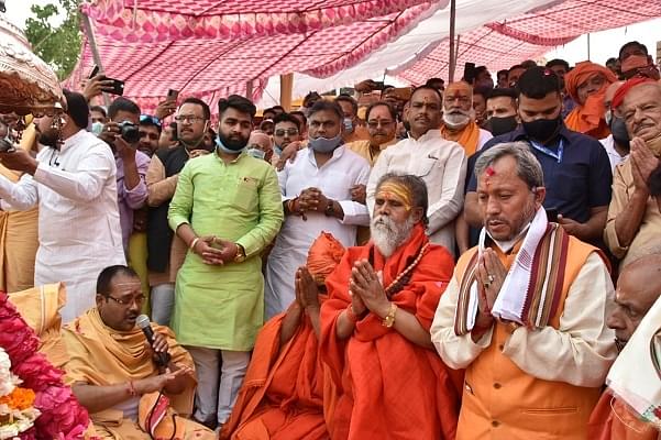 Uttarakhand CM Tirath Singh Rawat at Ganga maha puja in Haridwar (@TIRATHSRAWAT/Twitter)