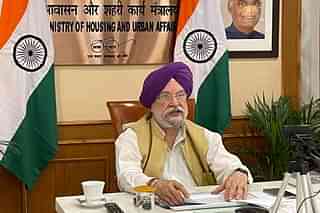 Minister for Housing and Urban Affairs Hardeep Singh Puri (Pic Via Twitter)