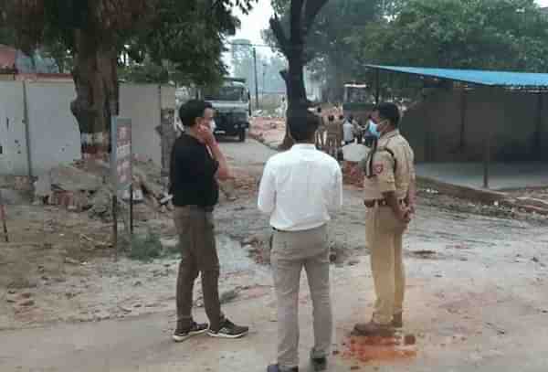 Officials near the site in Barabanki (India Today)