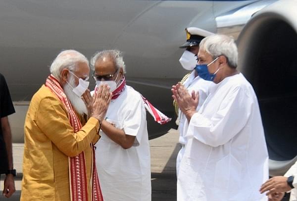 Odisha CM Naveen Patnaik receiving PM Narendra Modi (@Naveen_Odisha/Twitter)