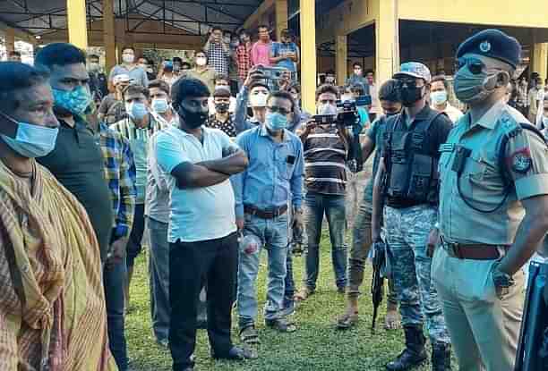 People who fled to Assam with local police (@himantabiswa/Twitter)