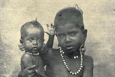 Kallar siblings (Wikimedia Commons) 