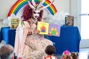 A person in drag reading stories to kids (Twitter)