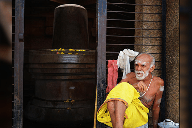 Late Krishna Bhat at the Badavi Linga (Photo: Raghava K)