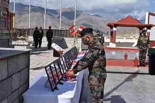 Major general Akash Kaushik paying homage to Galwan bravehearts at Leh war memorial (Indian Army)