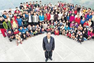 Ziona Chana with few of his family members (Twitter)