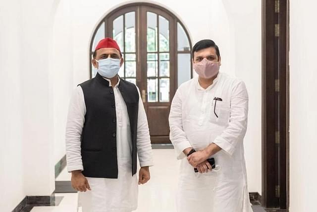 Akhilesh Yadav of the Samajwadi Party and Sanjay Singh of the Aam Aadmi Party (Twitter) 