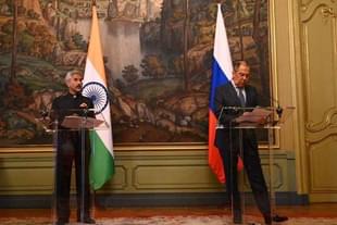 EAM S Jaishankar with Russian FM Sergey Lavrov (Pic Via Twitter)