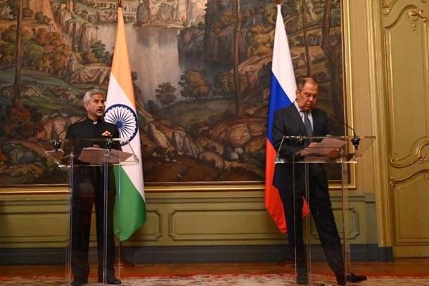 EAM S Jaishankar with Russian FM Sergey Lavrov (Pic Via Twitter)