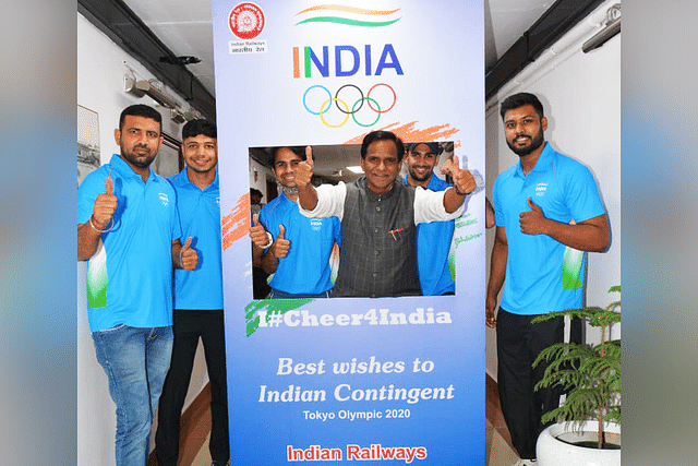 Railways Minister of State Rao Saheb Danve along with athletes.