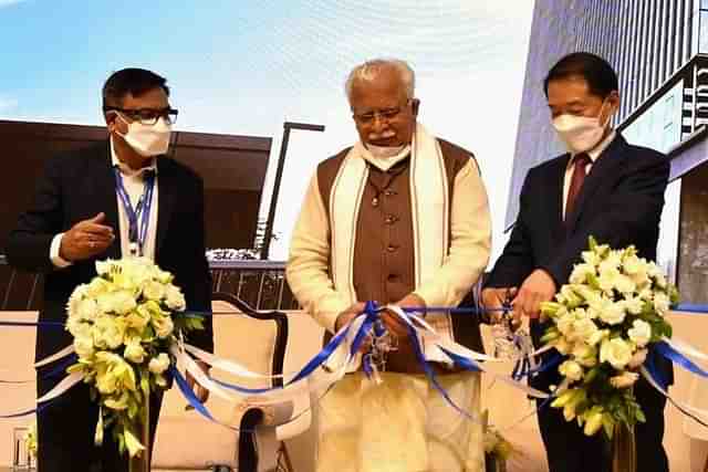 Hyundai MD & CEO S S Kim with Haryana CM Khattar
