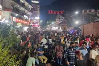 Crowds in Manali, Himachal Pradesh. (Twitter) 