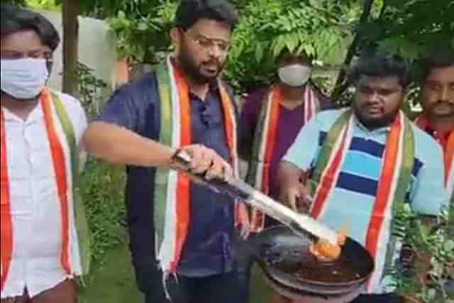 Congress workers frying the "Twitter Bird" (Pic Via Twitter)