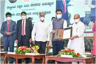Karnataka CM Basavaraj Bommai unveiling the Karnataka NEP document.
