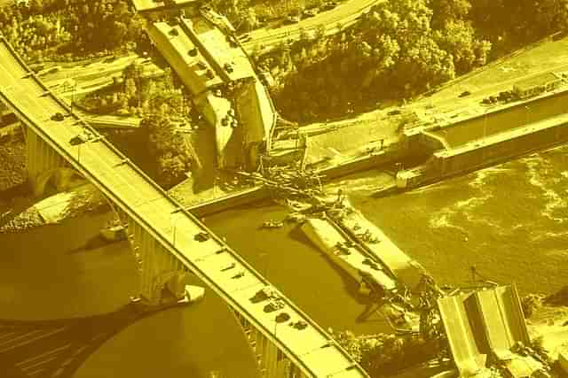  I-35W bridge over the Mississippi River in Minneapolis, Minnesota. 