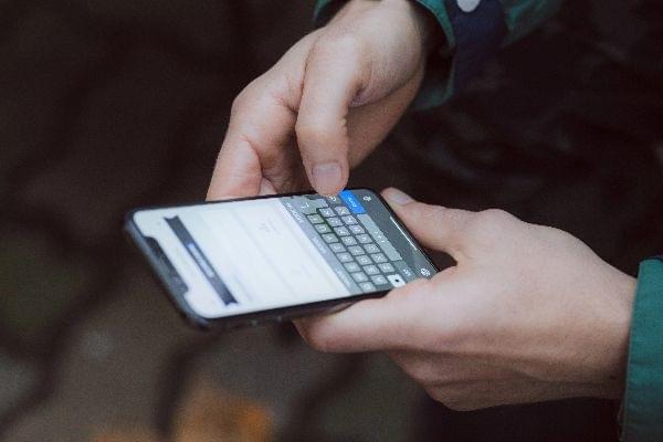 Be careful when downloading Chinese apps. (Representative image)