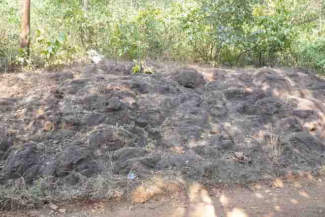 Pillow lava formations in Nomira.