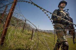 An Indian Army soldier patrols on  LOC  in Chakan-da-Bagh area near Poonch, India. (Gurinder Osan/Hindustan Times via GettyImages) 