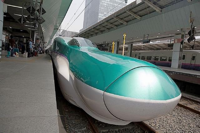 Shinkansen bullet trains at a Tokyo Train Station. (Carl Court/Getty Images)