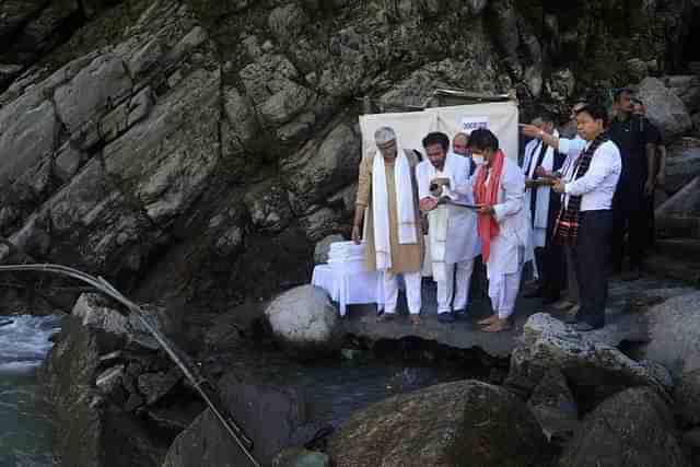 Union Ministers and CM of Arunachal Pradesh at Parshuram Kund (@kishanreddybjp/Twitter)