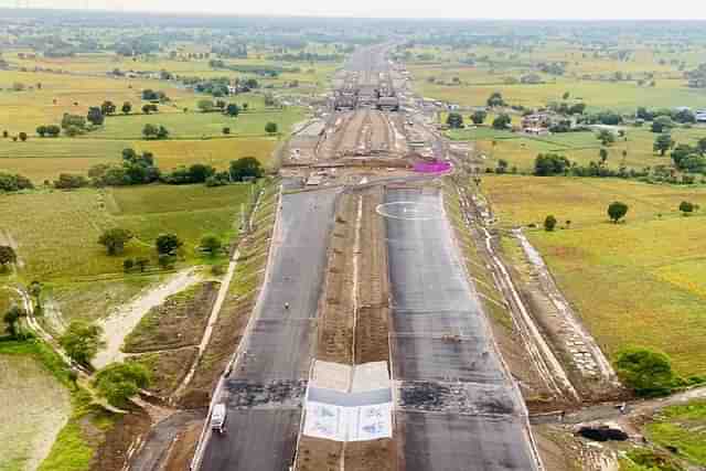 Delhi - Mumbai Expressway under construction in Madhya Pradesh (@nitin_gadkari/Twitter)