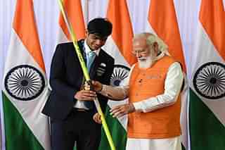PM Modi with Olympic Gold Medalist Neeraj Chopra (Pic Via PM Mementos website)