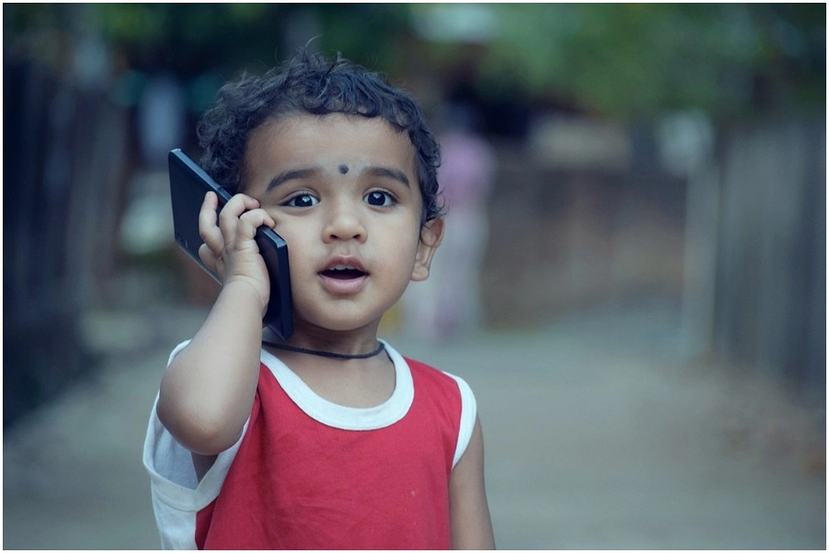 A child speaking on a mobile phone. (Pixabay)