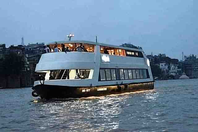 A luxury cruise ship in Varanasi (pic via @SobhaBJP)