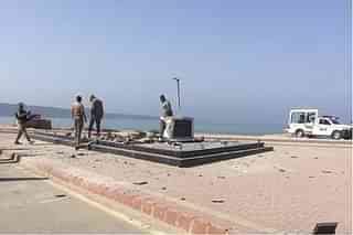A statue of Mohammad Ali Jinnah in Gwadar was destroyed in a bomb attack (Image via Twitter)