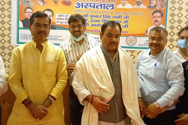 Uttarakhand minister Harak Singh Rawat (Middle) (Pic Via Twitter)