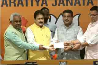 Rajkumar (second from left) joining the BJP.
