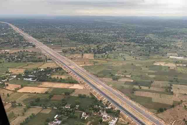 An aerial view of the Delhi - Mumbai Expressway in Rajasthan (@Nitin_Gadkari/Twitter)