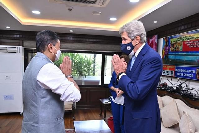Union Minister for Power and New and Renewable Energy RK Singh with John Kerry, US Special Presidential Envoy for Climate (PIB)