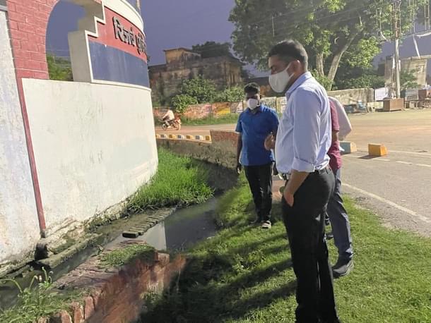 ADA Vice chairman and Ayodhya Municipal Commissioner Vishal Singh inspecting the sanitation work in progress