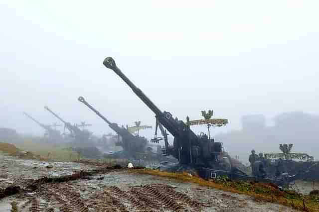 Artillery guns in the eastern sector. 