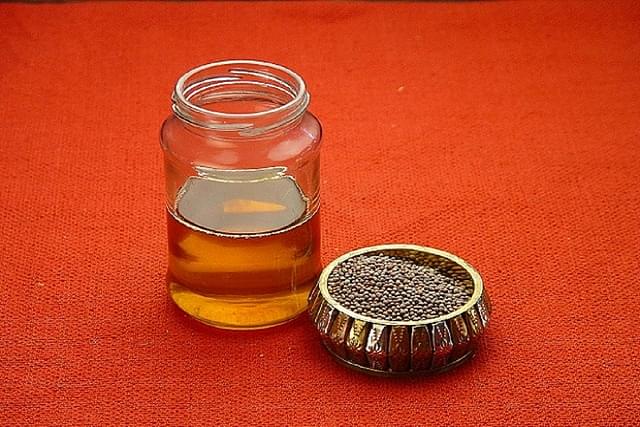 Mustard oil and mustard seeds (Pic Via Wikipedia)