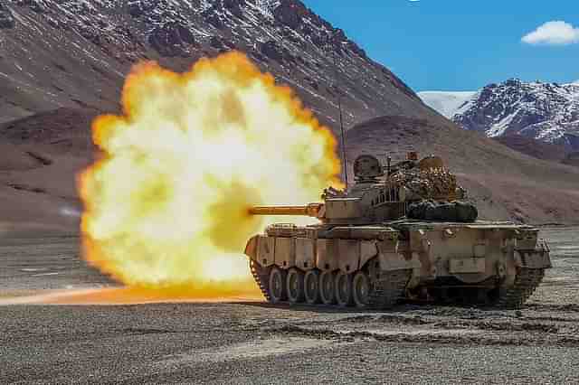 Chinese tank during an high-altitude exercise. 