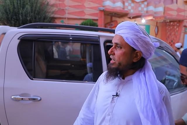 Mufti Tariq Masood in a still from the video.