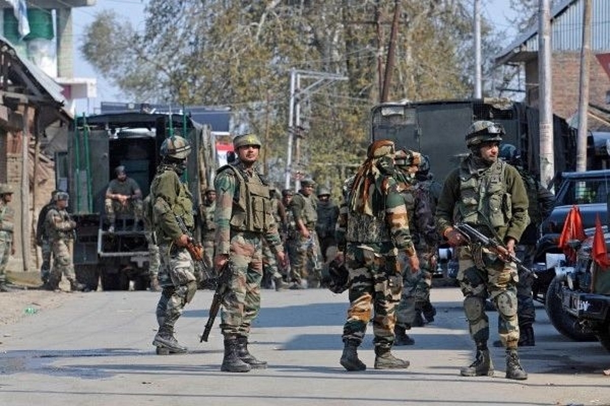 Indian Army soldiers during a gun battle between terrorists and security forces in J&K (Representative image) (Waseem Andrabi/Hindustan Times via Getty Images)