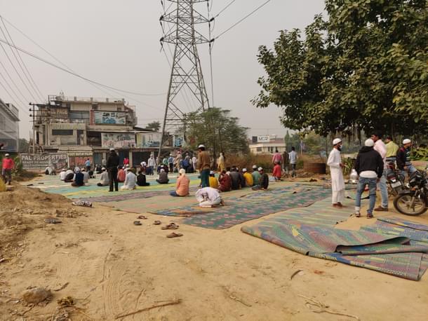 Namazis at Sector 10 on 26 November